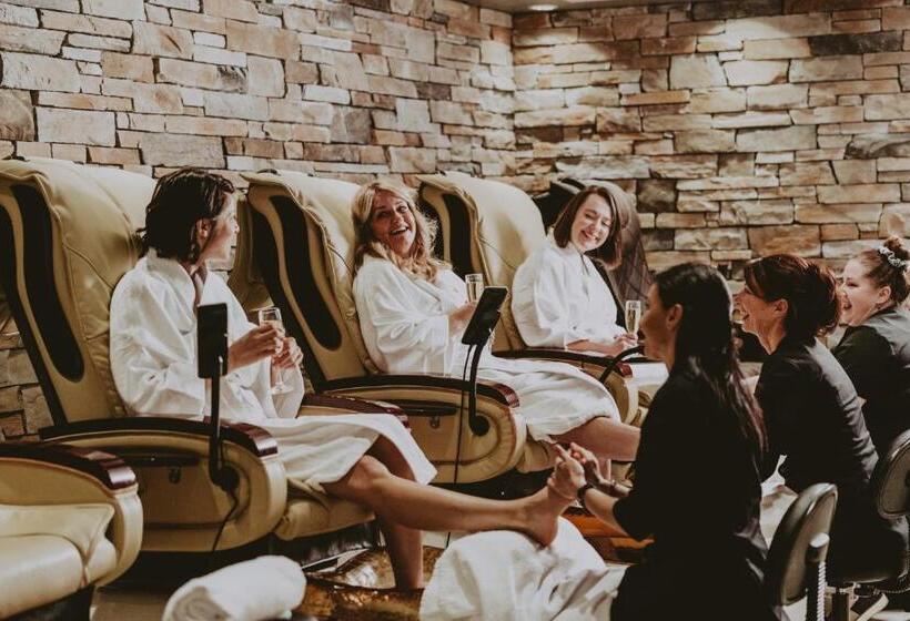 هتل Pillar And Post Inn & Spa