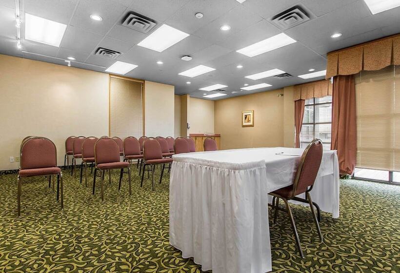هتل Quality Inn & Suites Bay Front