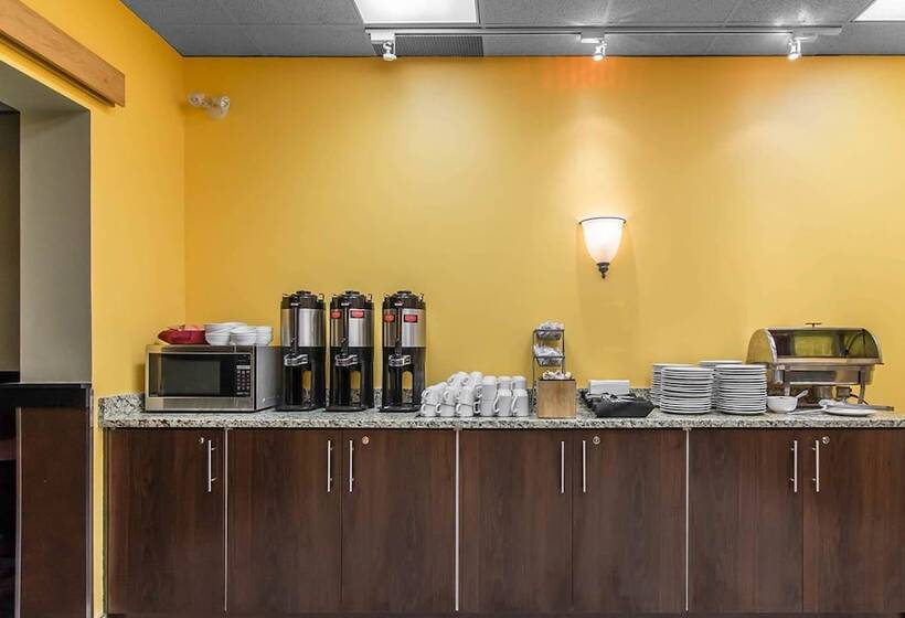 هتل Quality Inn & Suites Bay Front