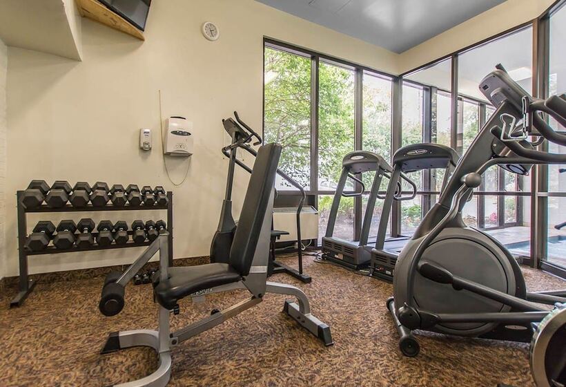 هتل Quality Inn & Suites Bay Front