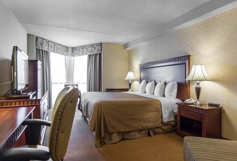 Отель Quality Inn & Suites Bay Front