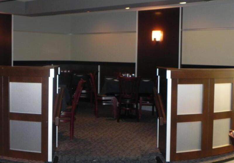 Отель Quality Inn & Suites Bay Front