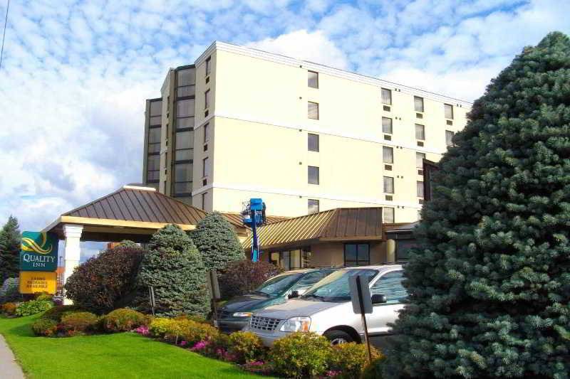 هتل Quality Inn & Suites Bay Front