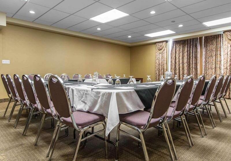 Отель Quality Inn & Suites Bay Front