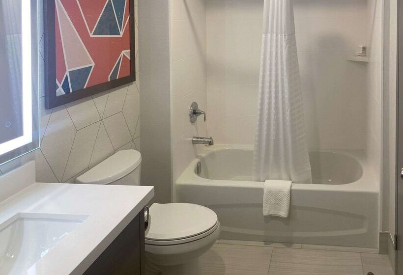 فندق Comfort Suites