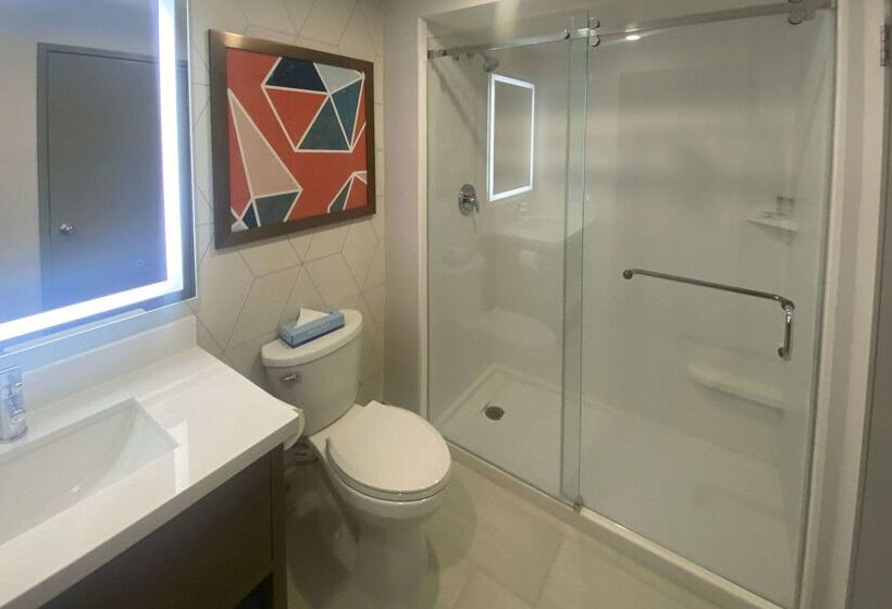 فندق Comfort Suites