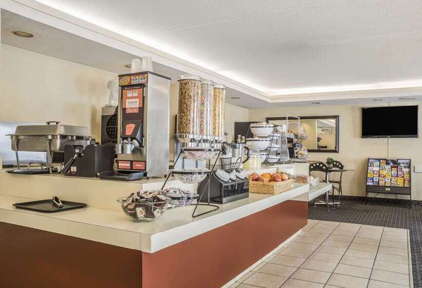 فندق Comfort Suites