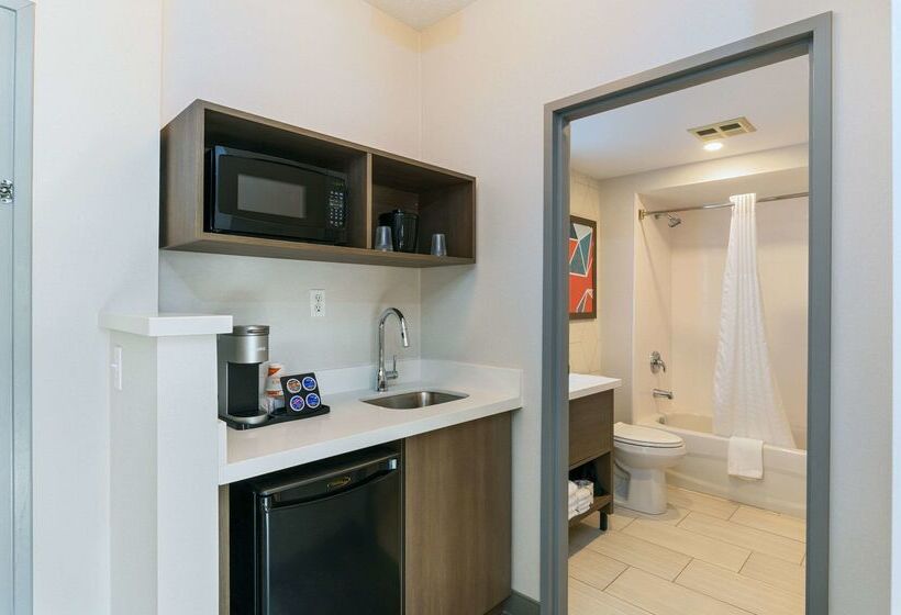 فندق Comfort Suites