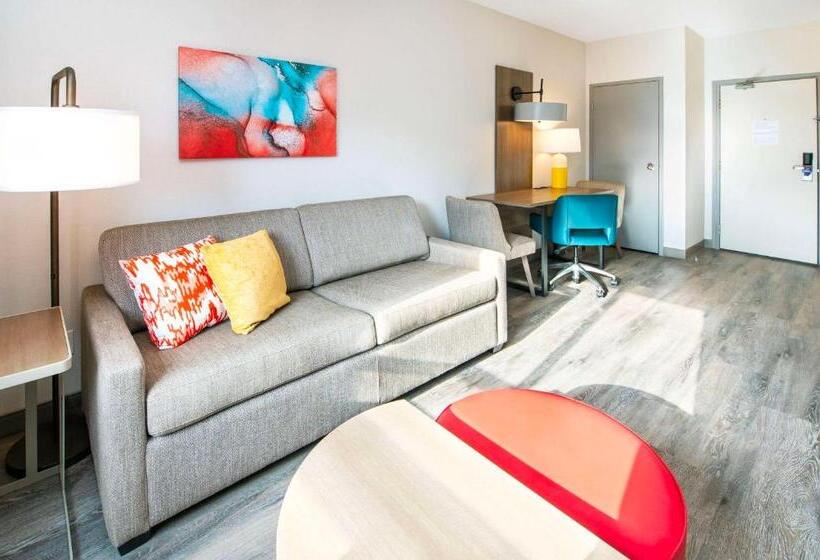 فندق Comfort Suites