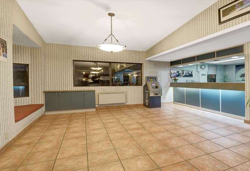 فندق Super 8 By Wyndham Niagara Falls North