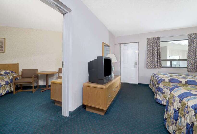فندق Super 8 By Wyndham Niagara Falls North