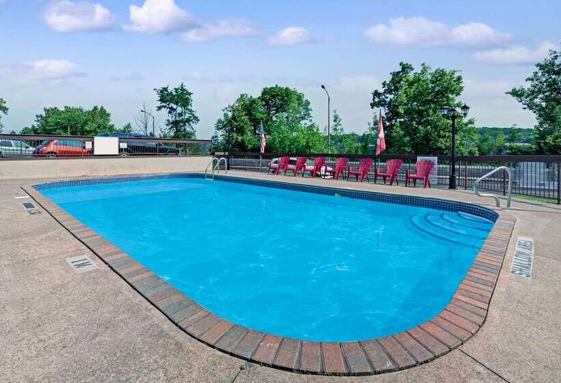 فندق Super 8 By Wyndham Niagara Falls North