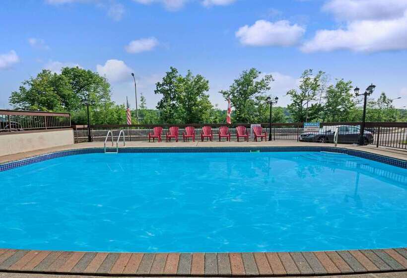 فندق Super 8 By Wyndham Niagara Falls North