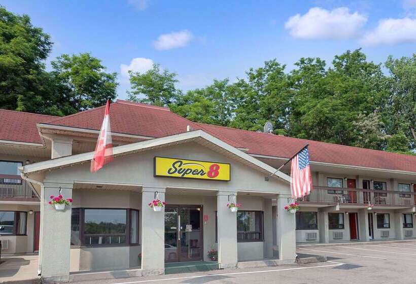 هتل Super 8 By Wyndham Niagara Falls North