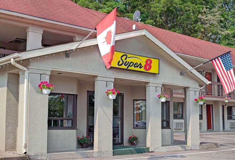 فندق Super 8 By Wyndham Niagara Falls North