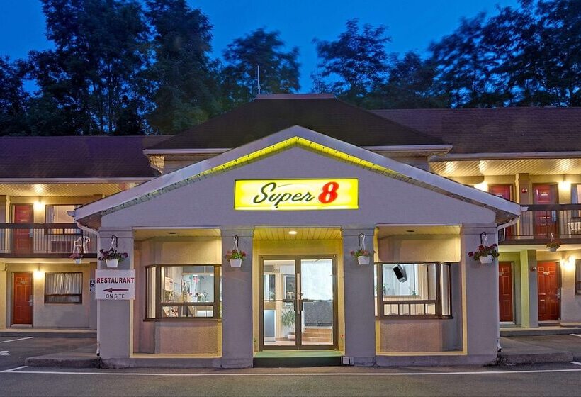 فندق Super 8 By Wyndham Niagara Falls North