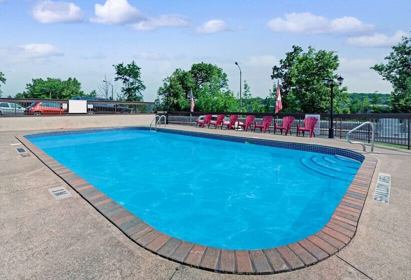 فندق Super 8 By Wyndham Niagara Falls North