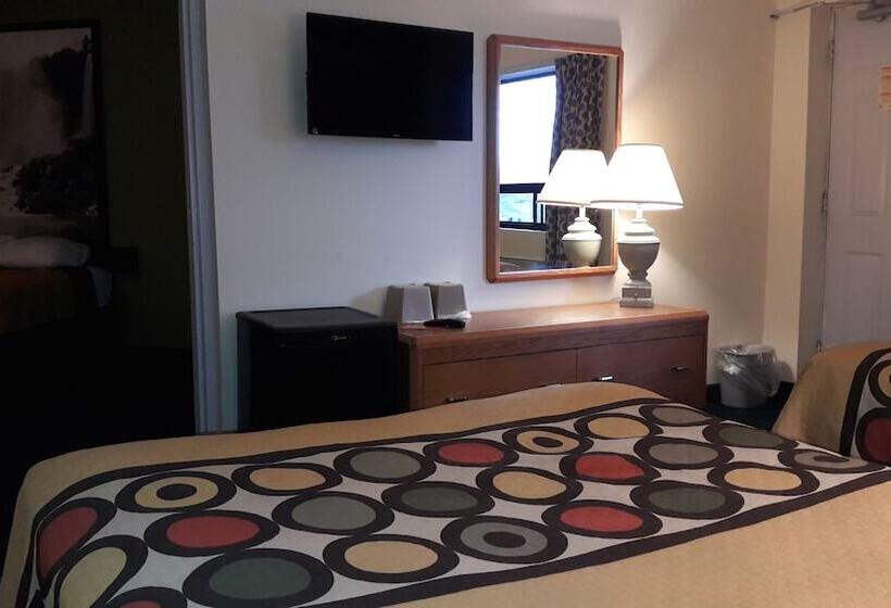 هتل Super 8 By Wyndham Niagara Falls North
