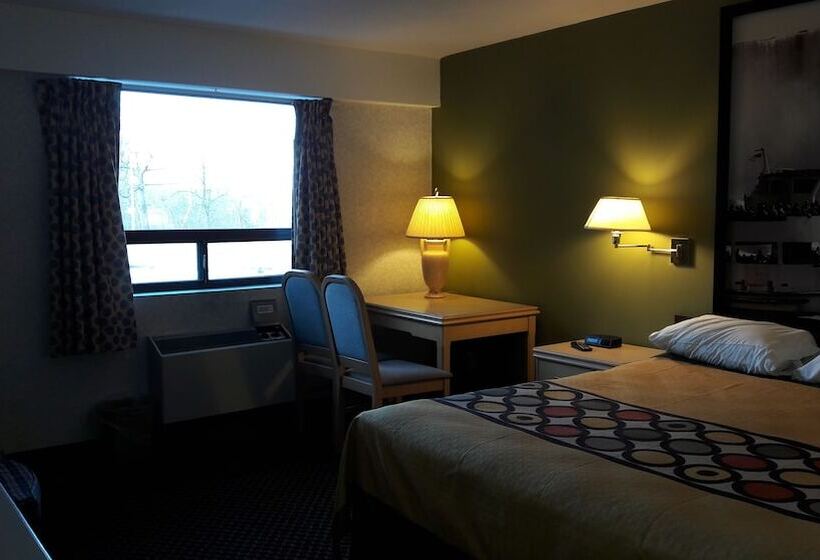 فندق Super 8 By Wyndham Niagara Falls North