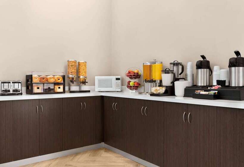 فندق Travelodge By Wyndham Timmins