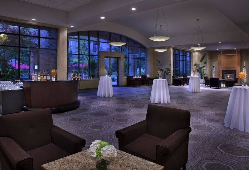 Отель White Oaks Conference & Resort Spa