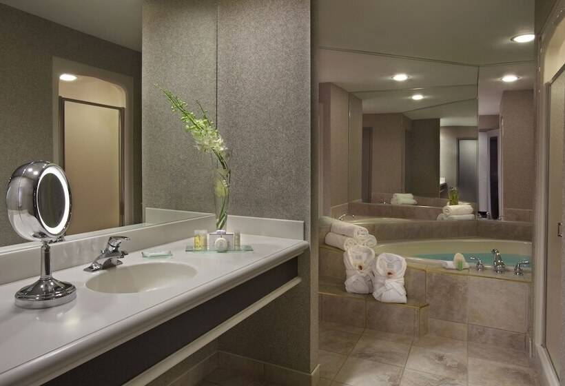 Отель White Oaks Conference & Resort Spa