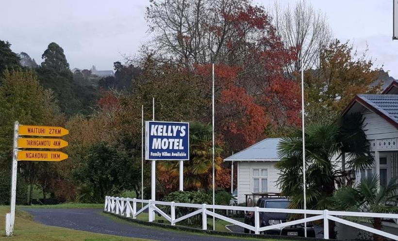 Kelly's Riverside Motel