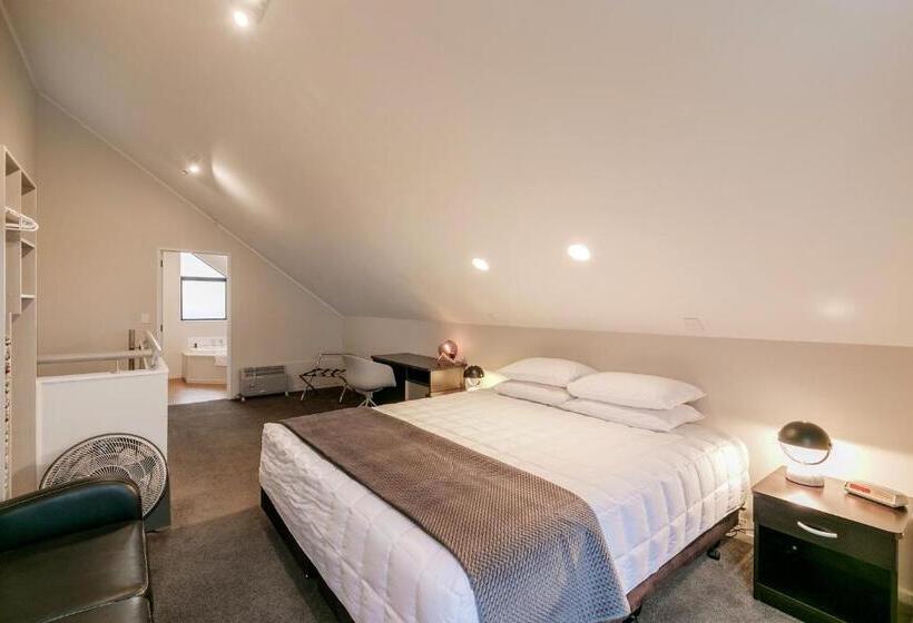 Le Chalet Suisse Motel Taupo