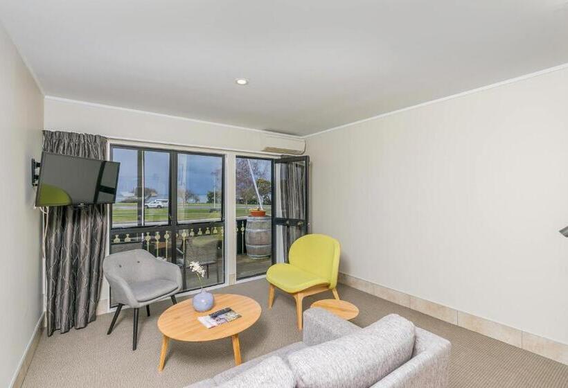 Le Chalet Suisse Motel Taupo