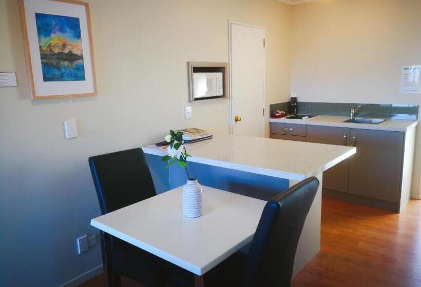 Le Chalet Suisse Motel Taupo