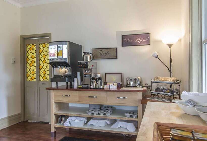 فندق على الطريق Rodeway Inn King William