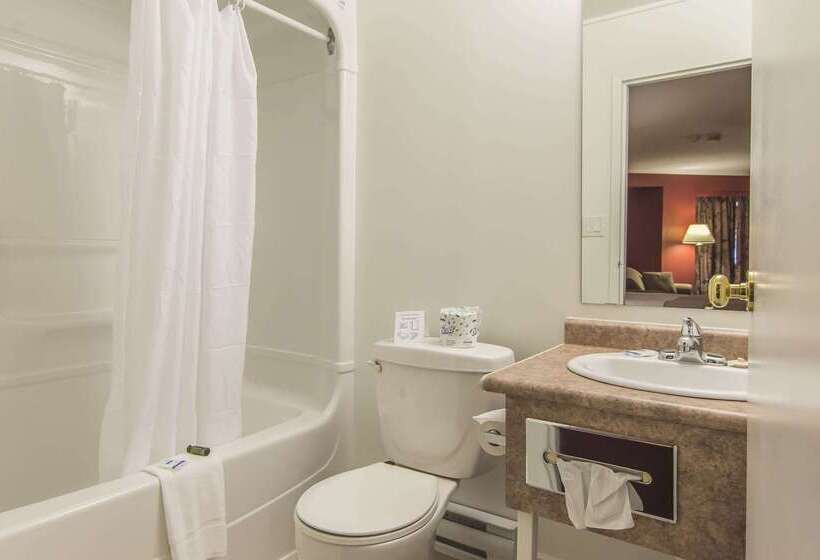 فندق على الطريق Rodeway Inn King William