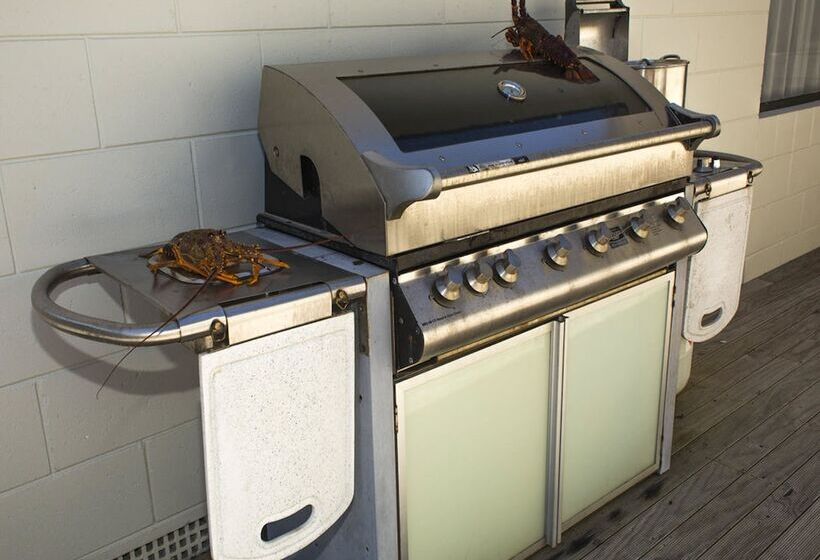 Sierra Beachfront Motel