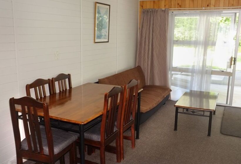 Westport Motels