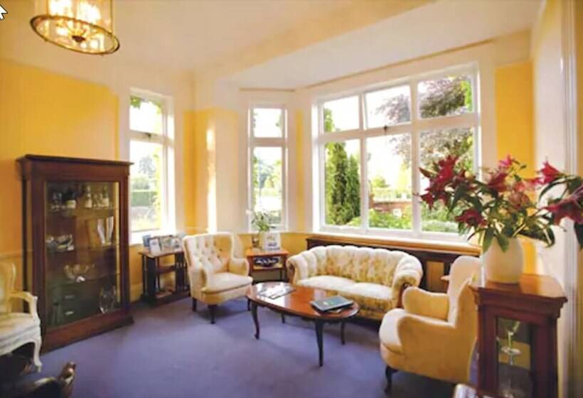 هتل Aberdeen Lodge