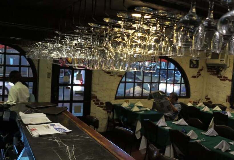 Отель Adriatico Arms