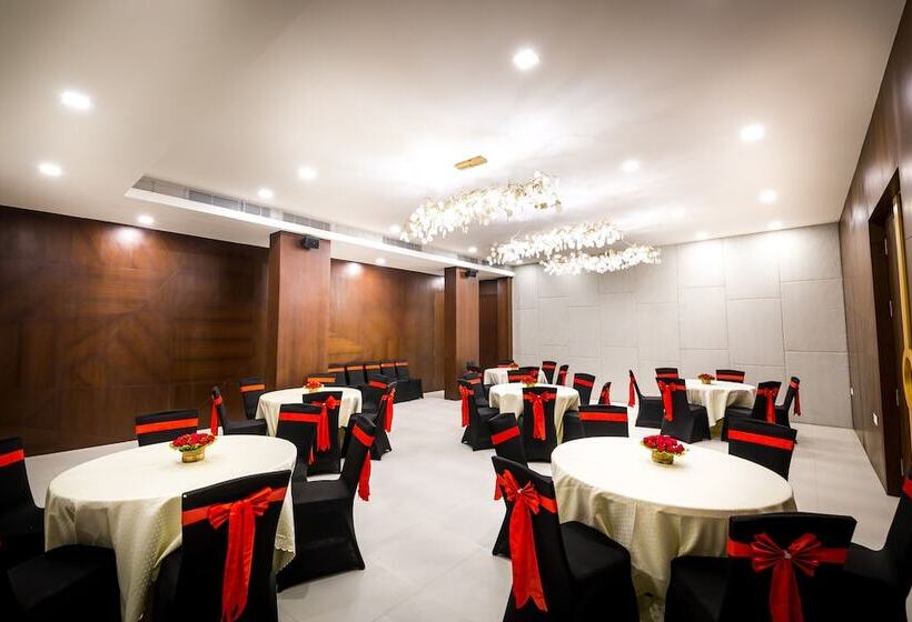 فندق Asansol International