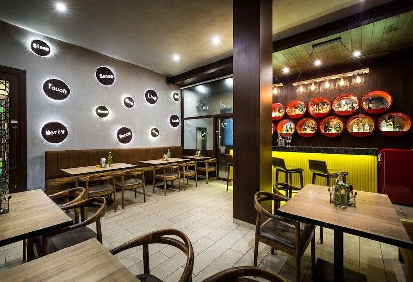 בית מלון כפרי Asansol International