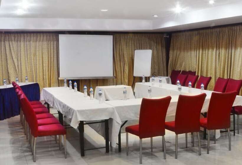 Отель Ashraya International