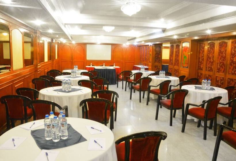 Отель Ashraya International