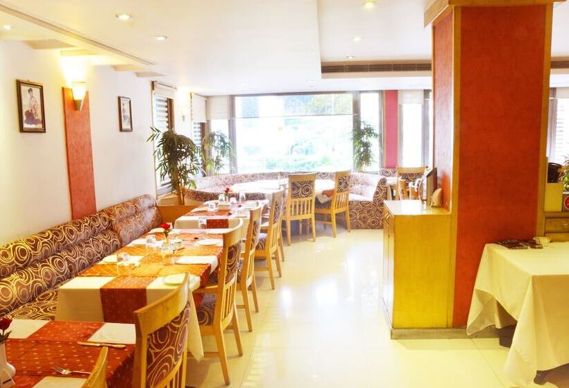 Отель Ashraya International