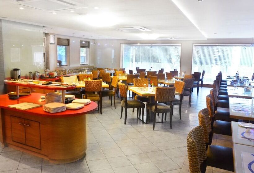 Отель Ashraya International