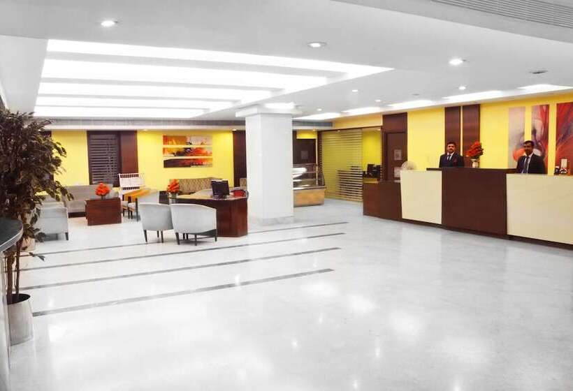 Отель Ashraya International