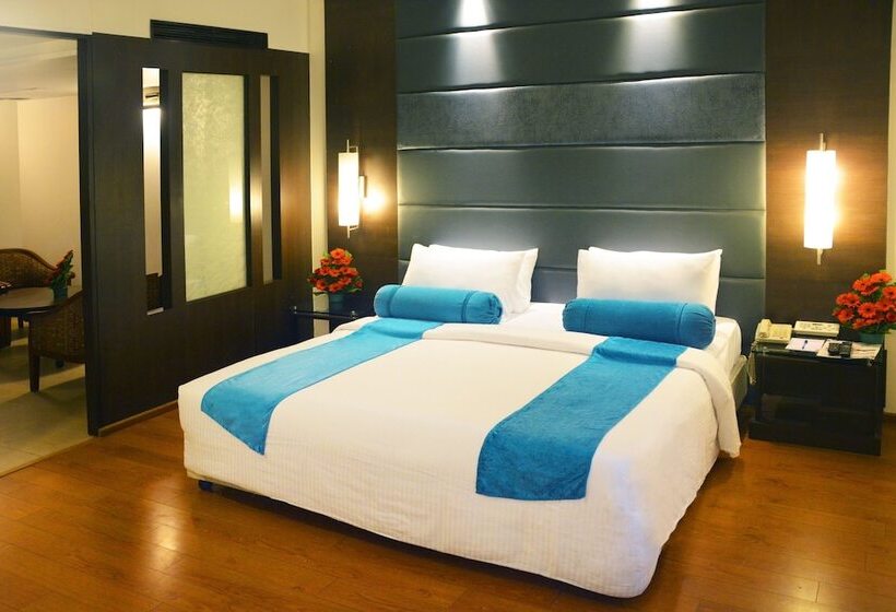 Отель Ashraya International