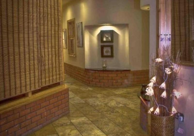 בית מלון כפרי Cahir House