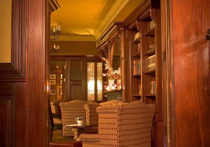 בית מלון כפרי Cahir House