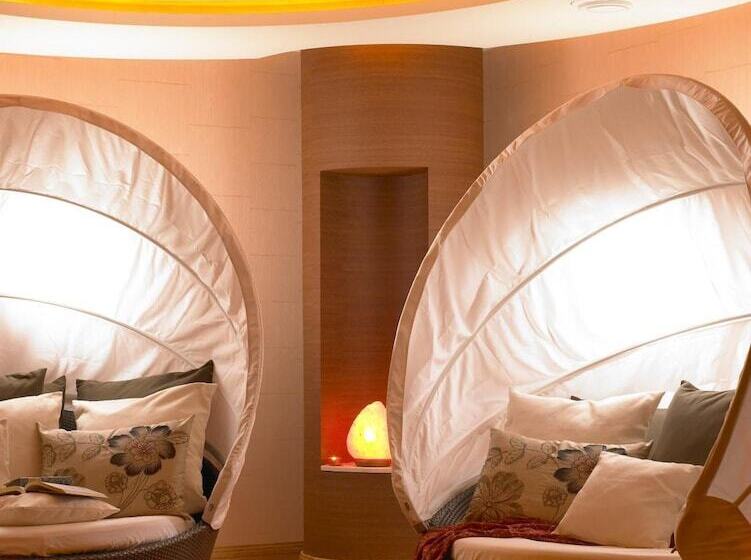 Castlecourt Hotel, Spa & Leisure