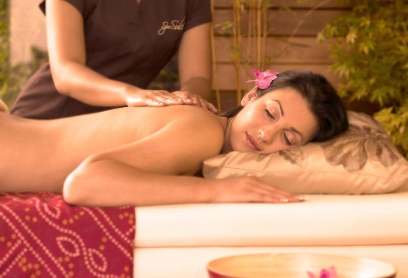 Castlecourt Hotel, Spa & Leisure