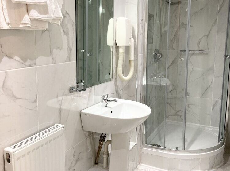 בית מלון כפרי Dergvale