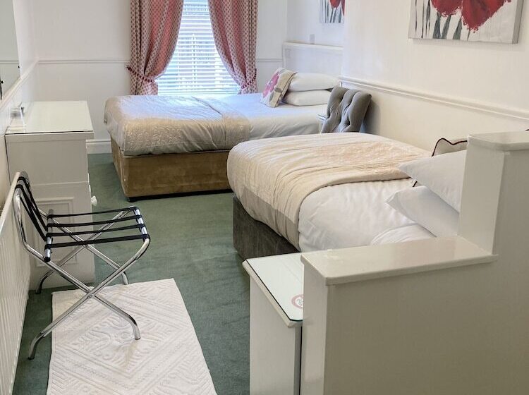 בית מלון כפרי Dergvale